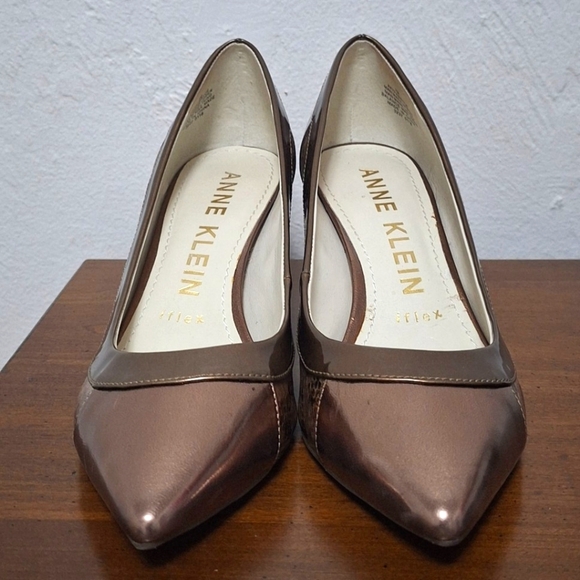 Ann Klein synthetic heels in metallic taupe Womens Shoes Size 7M - Picture 3 of 8